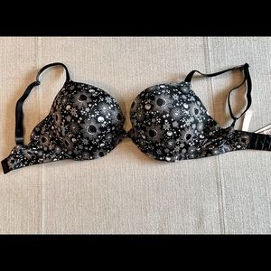 Brand New 34F (34DDD) Victoria’s Secret Pushup Bra